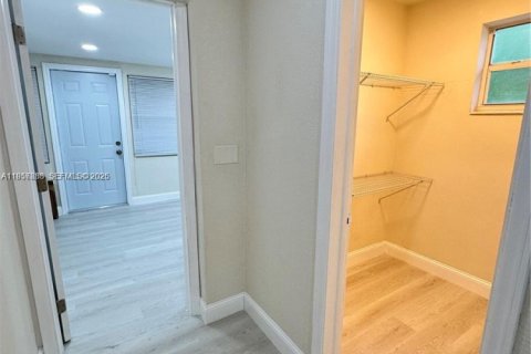 Casa en venta en Hallandale Beach, Florida, 4 dormitorios, 125.7 m2 № 2011694 - foto 28