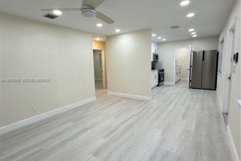 Casa en venta en Hallandale Beach, Florida, 4 dormitorios, 125.7 m2 № 2011694 - foto 10