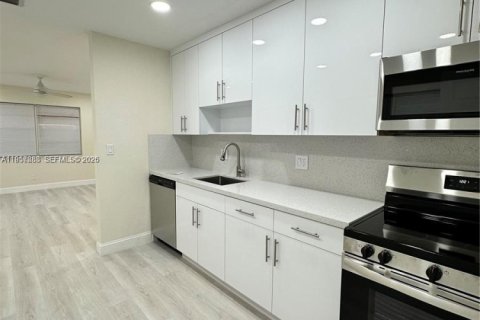 Casa en venta en Hallandale Beach, Florida, 4 dormitorios, 125.7 m2 № 2011694 - foto 5