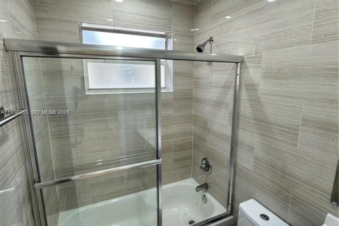 Casa en venta en Hallandale Beach, Florida, 4 dormitorios, 125.7 m2 № 2011694 - foto 14