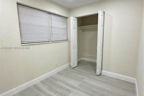 Casa en venta en Hallandale Beach, Florida, 4 dormitorios, 125.7 m2 № 2011694 - foto 18