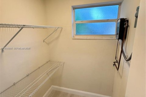 Casa en venta en Hallandale Beach, Florida, 4 dormitorios, 125.7 m2 № 2011694 - foto 29