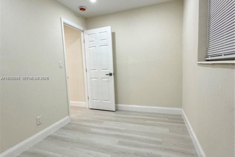 Casa en venta en Hallandale Beach, Florida, 4 dormitorios, 125.7 m2 № 2011694 - foto 17