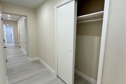 Casa en venta en Hallandale Beach, Florida, 4 dormitorios, 125.7 m2 № 2011694 - foto 16