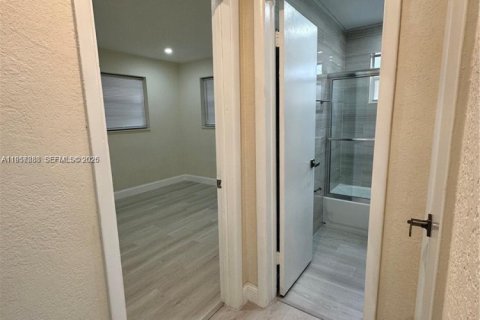 Casa en venta en Hallandale Beach, Florida, 4 dormitorios, 125.7 m2 № 2011694 - foto 12