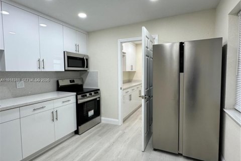 Casa en venta en Hallandale Beach, Florida, 4 dormitorios, 125.7 m2 № 2011694 - foto 6