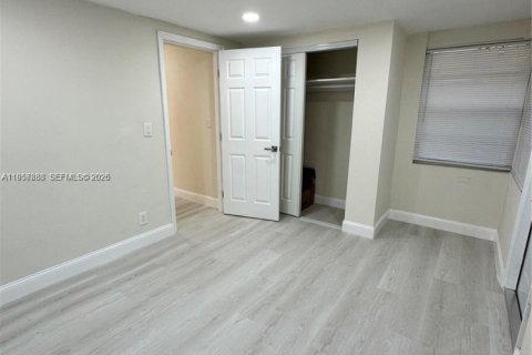 Casa en venta en Hallandale Beach, Florida, 4 dormitorios, 125.7 m2 № 2011694 - foto 27