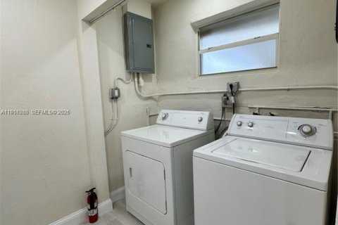 Casa en venta en Hallandale Beach, Florida, 4 dormitorios, 125.7 m2 № 2011694 - foto 7