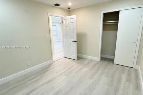 Casa en venta en Hallandale Beach, Florida, 4 dormitorios, 125.7 m2 № 2011694 - foto 19