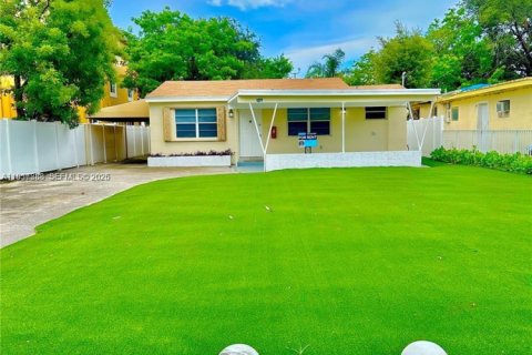 Casa en Hallandale Beach, Florida 4 dormitorios, 125.7 m2 № 2011694