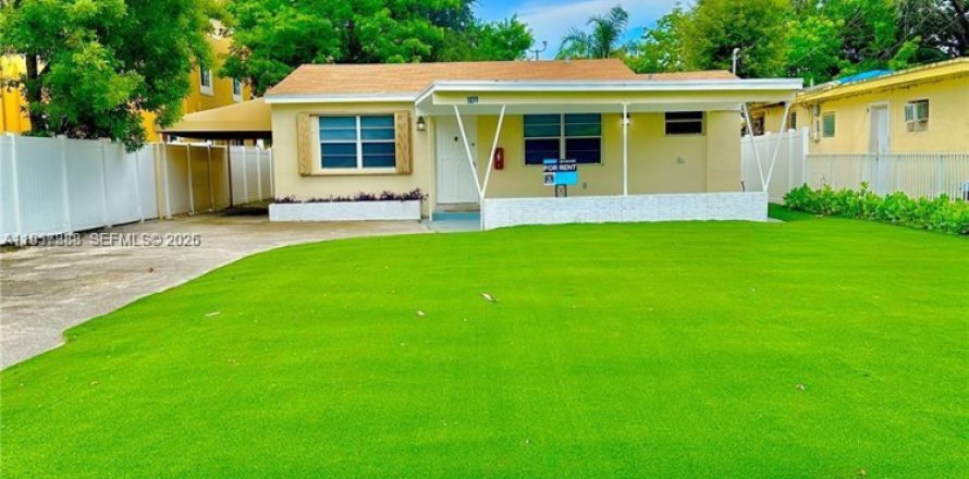 Casa en Hallandale Beach, Florida 4 dormitorios, 125.7 m2 № 2011694