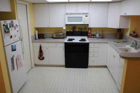Townhouse in Seminole, Florida 4 bedrooms, 162.49 sq.m. № 1743397 - photo 11