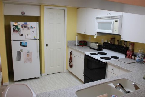 Townhouse in Seminole, Florida 4 bedrooms, 162.49 sq.m. № 1743397 - photo 12