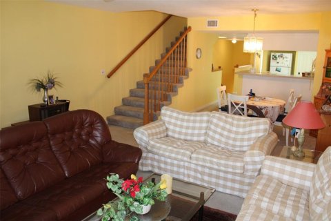 Townhouse in Seminole, Florida 4 bedrooms, 162.49 sq.m. № 1743397 - photo 15
