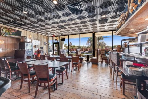 Propiedad comercial en venta en Plantation, Florida № 1974633 - foto 2