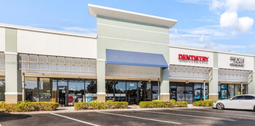 Propiedad comercial en Plantation, Florida № 1974633
