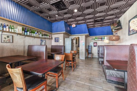 Propiedad comercial en venta en Plantation, Florida № 1974633 - foto 11