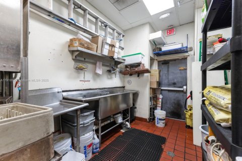 Propiedad comercial en venta en Plantation, Florida № 1974633 - foto 12