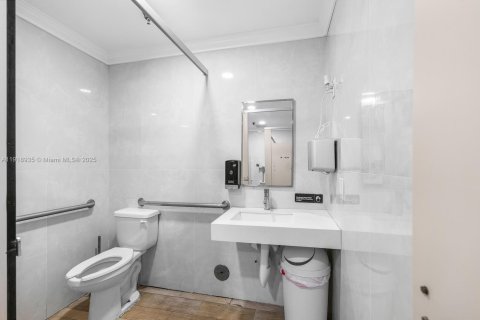 Propiedad comercial en venta en Plantation, Florida № 1974633 - foto 19