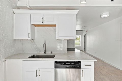 Villa ou maison à vendre à Venice, Floride: 3 chambres, 95.78 m2 № 2423978 - photo 12