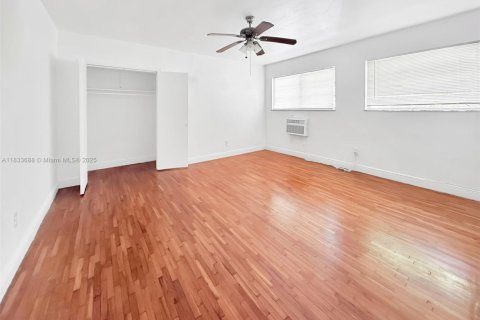 Appartement à louer à Miami Shores, Floride: 2 chambres, 904.87 m2 № 1814524 - photo 3