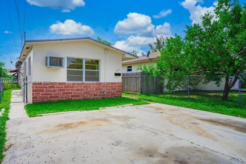 Casa en alquiler en Hallandale Beach, Florida, 2 dormitorios, 60.94 m2 № 1955708 - foto 13