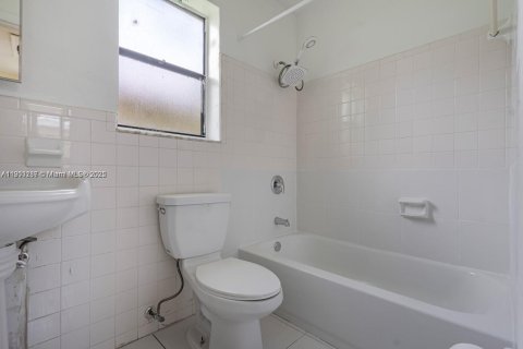 Casa en alquiler en Hallandale Beach, Florida, 2 dormitorios, 60.94 m2 № 1955708 - foto 6