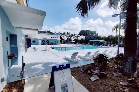 Casa en alquiler en Hallandale Beach, Florida, 2 dormitorios, 60.94 m2 № 1955708 - foto 17