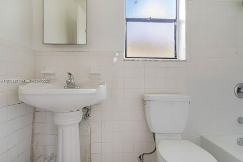 Casa en alquiler en Hallandale Beach, Florida, 2 dormitorios, 60.94 m2 № 1955708 - foto 8