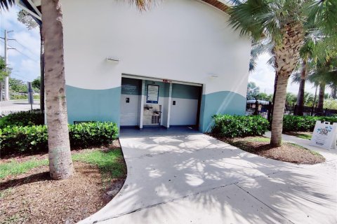 Casa en alquiler en Hallandale Beach, Florida, 2 dormitorios, 60.94 m2 № 1955708 - foto 21