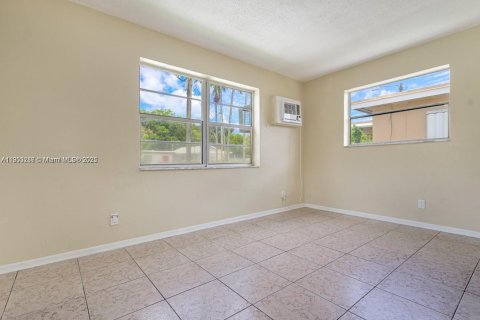 Casa en alquiler en Hallandale Beach, Florida, 2 dormitorios, 60.94 m2 № 1955708 - foto 10