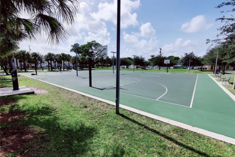 Casa en alquiler en Hallandale Beach, Florida, 2 dormitorios, 60.94 m2 № 1955708 - foto 20