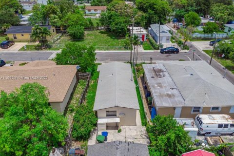 Casa en alquiler en Hallandale Beach, Florida, 2 dormitorios, 60.94 m2 № 1955708 - foto 2