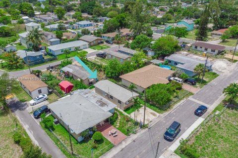 Casa en alquiler en Hallandale Beach, Florida, 2 dormitorios, 60.94 m2 № 1955708 - foto 4