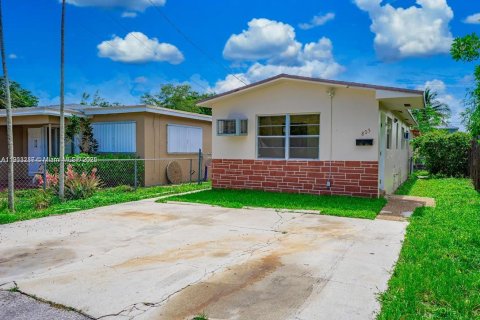 Casa en alquiler en Hallandale Beach, Florida, 2 dormitorios, 60.94 m2 № 1955708 - foto 14