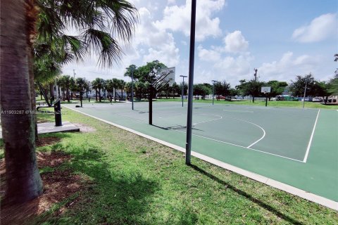 Casa en alquiler en Hallandale Beach, Florida, 2 dormitorios, 60.94 m2 № 1955708 - foto 19