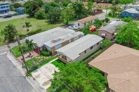Casa en alquiler en Hallandale Beach, Florida, 2 dormitorios, 60.94 m2 № 1955708 - foto 5