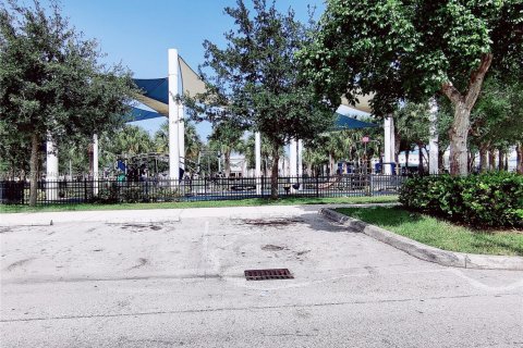 Casa en alquiler en Hallandale Beach, Florida, 2 dormitorios, 60.94 m2 № 1955708 - foto 28