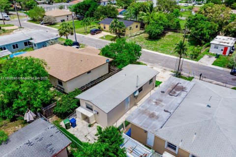 Casa en alquiler en Hallandale Beach, Florida, 2 dormitorios, 60.94 m2 № 1955708 - foto 3