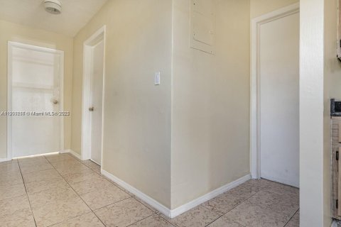 Casa en alquiler en Hallandale Beach, Florida, 2 dormitorios, 60.94 m2 № 1955708 - foto 15