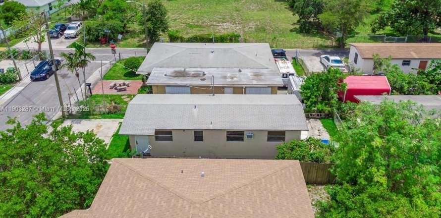 Casa en Hallandale Beach, Florida 2 dormitorios, 60.94 m2 № 1955708