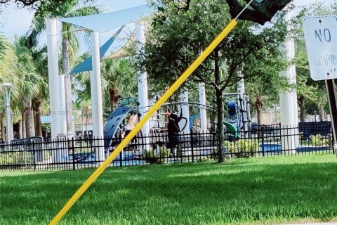 Casa en alquiler en Hallandale Beach, Florida, 2 dormitorios, 60.94 m2 № 1955708 - foto 24