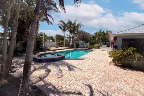 House in St. Lucie, Florida 5 bedrooms, 262.36 sq.m. № 2243843 - photo 28