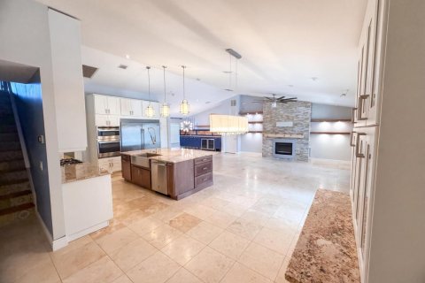 House in St. Lucie, Florida 5 bedrooms, 262.36 sq.m. № 2243843 - photo 8