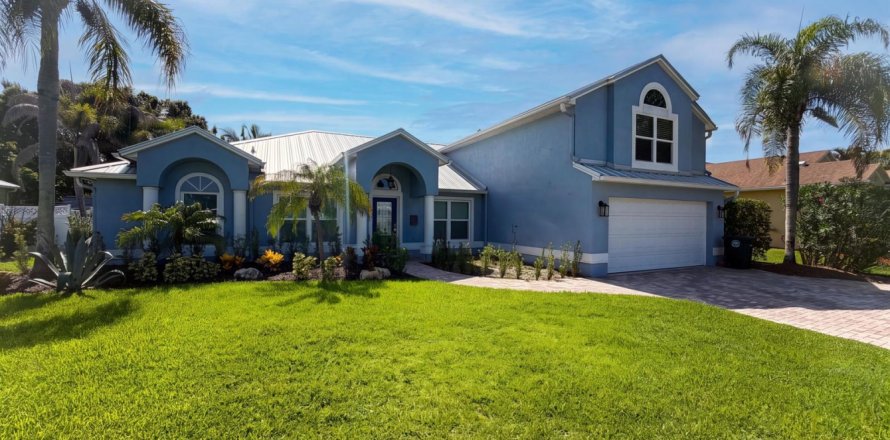 House in St. Lucie, Florida 5 bedrooms, 262.36 sq.m. № 2243843