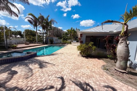 House in St. Lucie, Florida 5 bedrooms, 262.36 sq.m. № 2243843 - photo 29