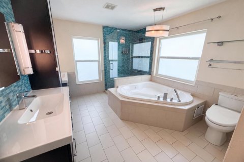 House in St. Lucie, Florida 5 bedrooms, 262.36 sq.m. № 2243843 - photo 23