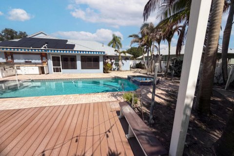 House in St. Lucie, Florida 5 bedrooms, 262.36 sq.m. № 2243843 - photo 27