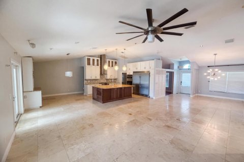 House in St. Lucie, Florida 5 bedrooms, 262.36 sq.m. № 2243843 - photo 9