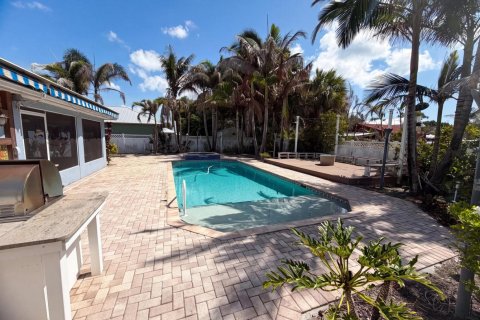 House in St. Lucie, Florida 5 bedrooms, 262.36 sq.m. № 2243843 - photo 5